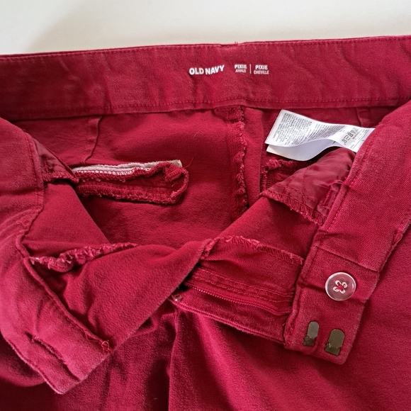 Old Navy Women's Jean Capri's - Picture 3 of 7